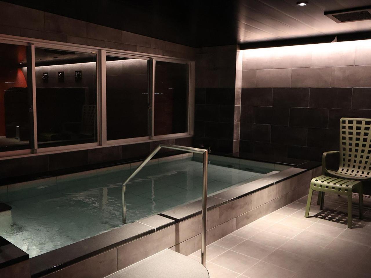 Osaka Corona Hotel Екстериор снимка