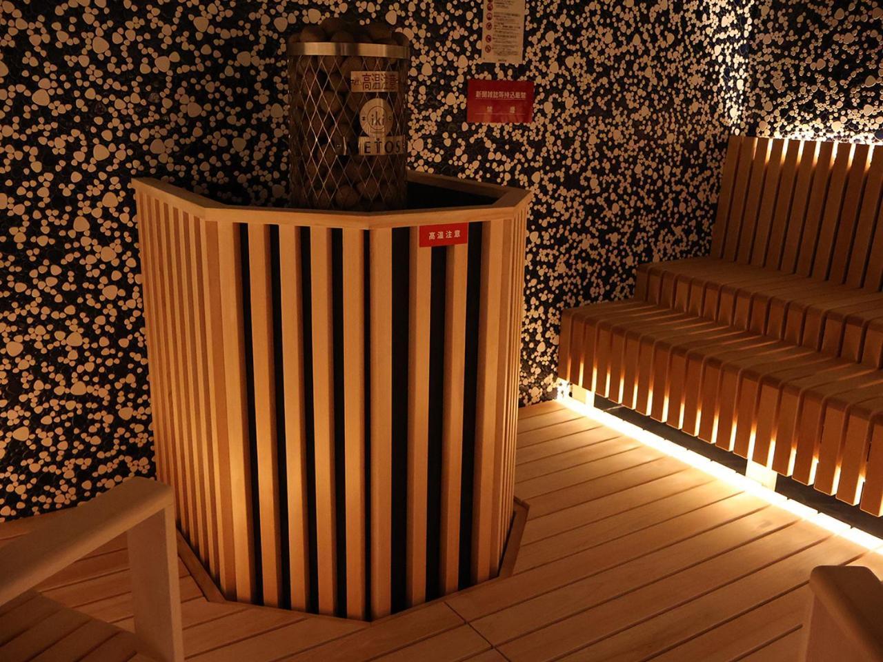 Osaka Corona Hotel Екстериор снимка